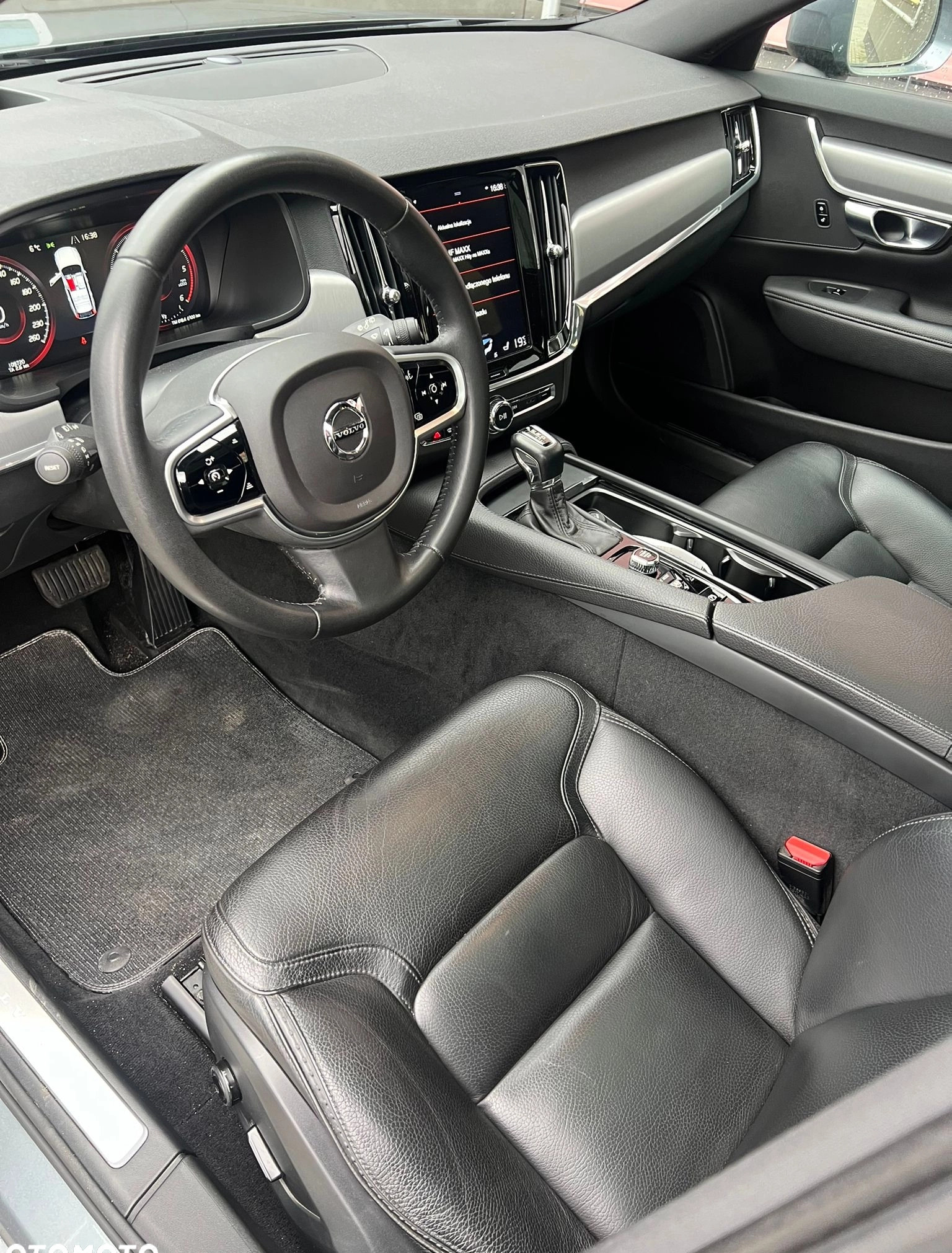 Volvo V90 Cross Country cena 139499 przebieg: 109720, rok produkcji 2018 z Warszawa małe 92